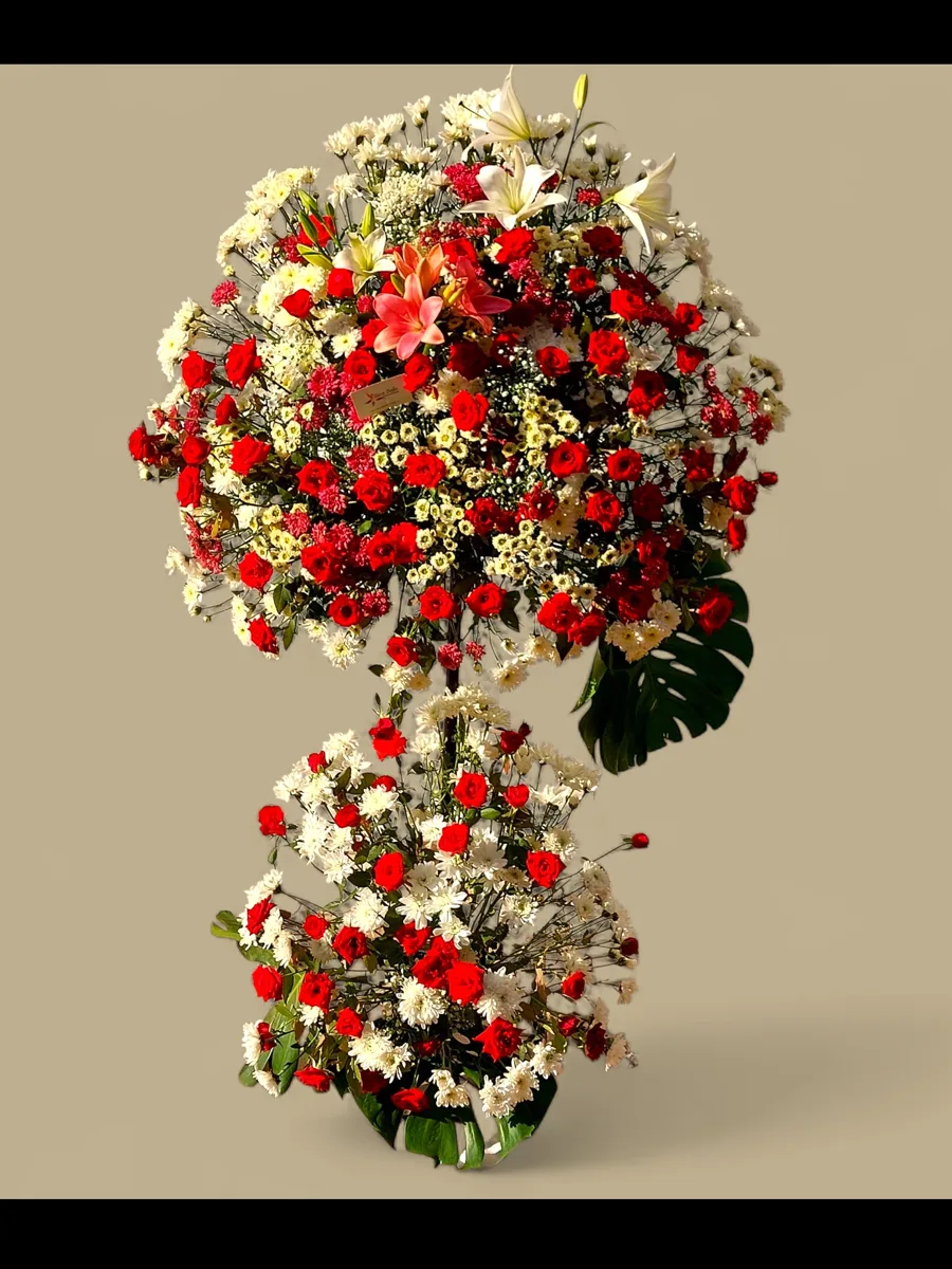 Everlasting Honor – Flower Stand Everlasting Honor flower stand by RosaBella Flowers